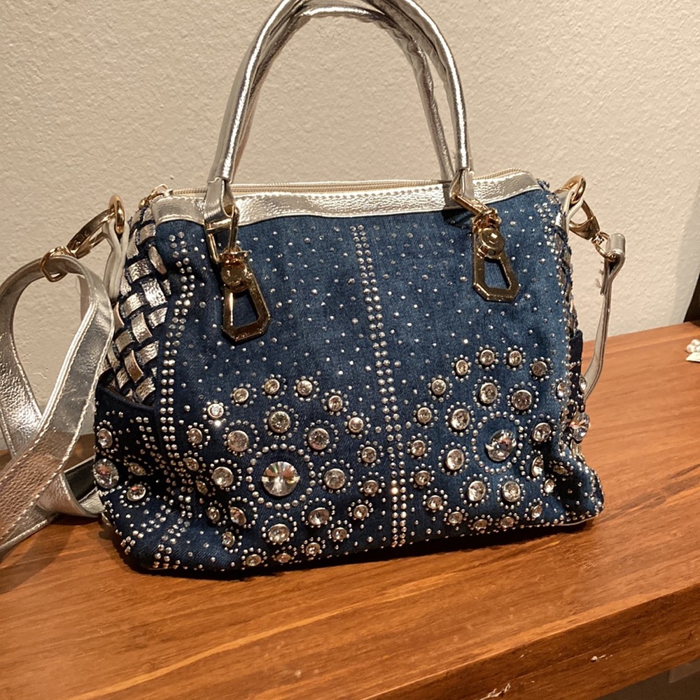 Absolutely beautiful rhinestone bag 💼